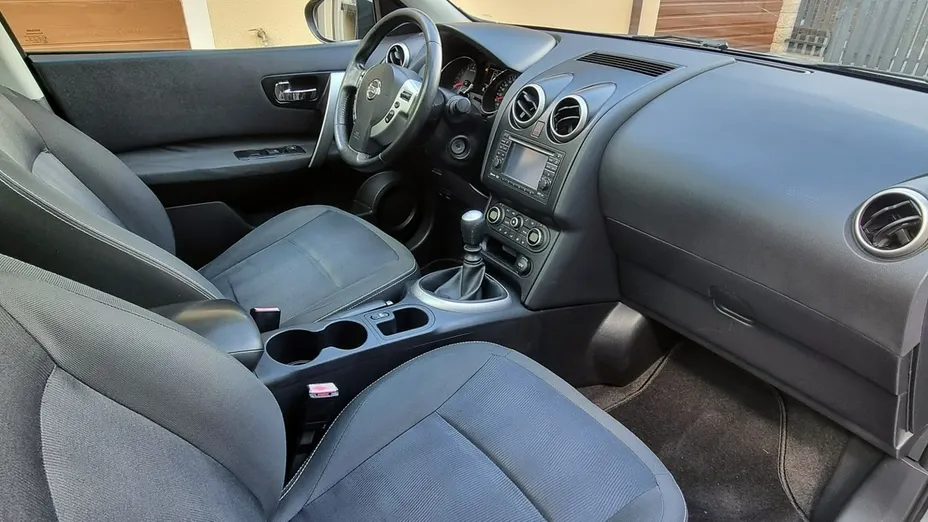 NISSAN Qashqai -
