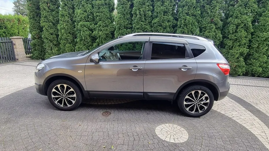 NISSAN Qashqai -