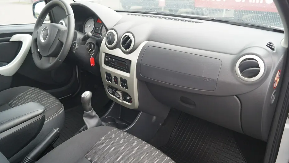 DACIA Sandero -
