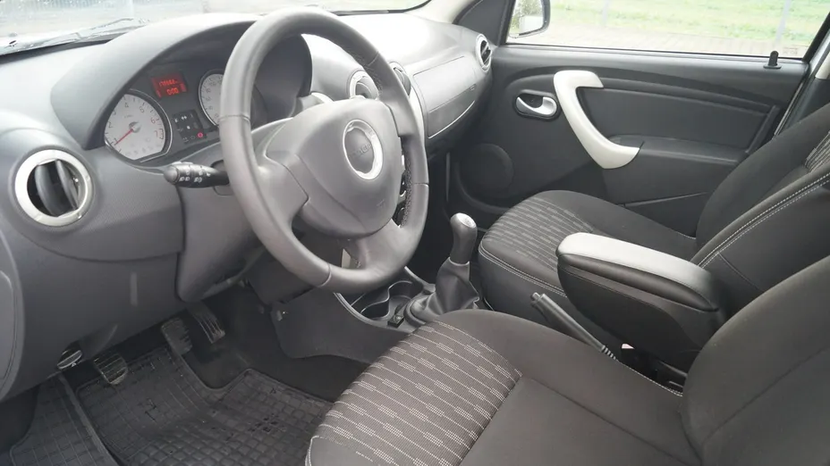 DACIA Sandero -