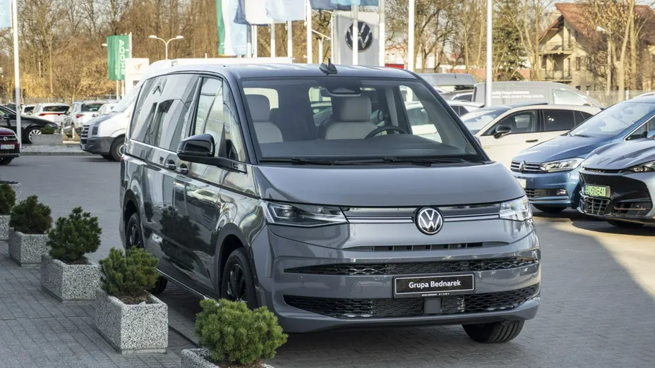 VOLKSWAGEN Multivan -