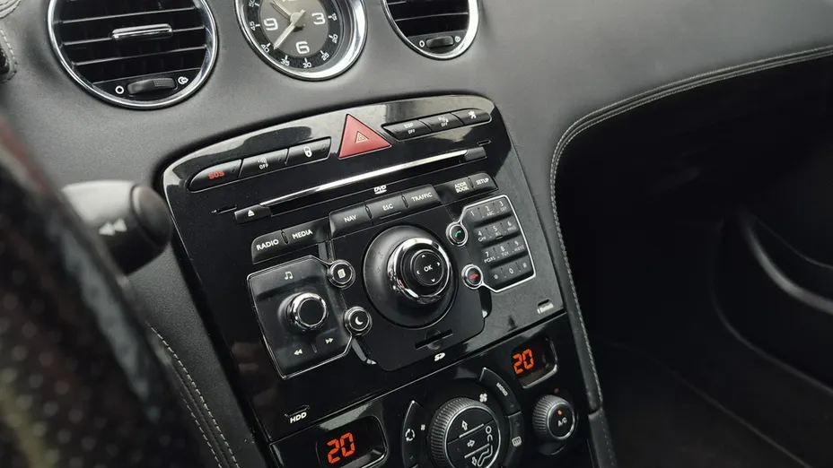 PEUGEOT RCZ -