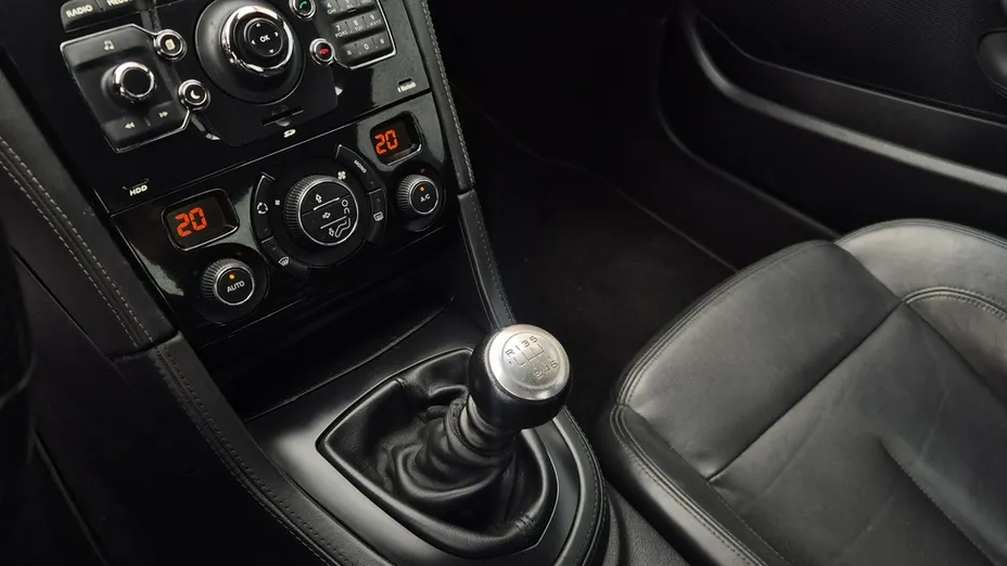 PEUGEOT RCZ -