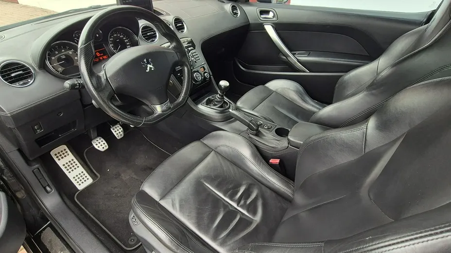 PEUGEOT RCZ -
