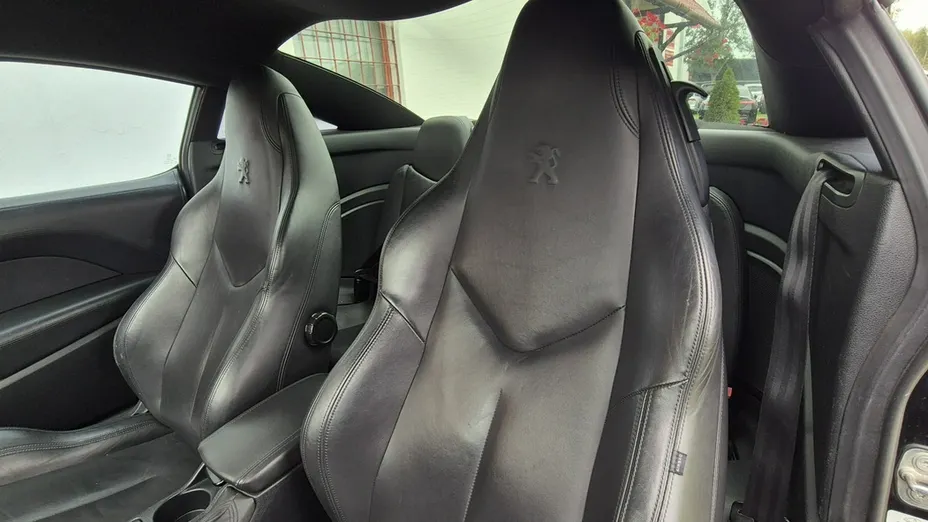 PEUGEOT RCZ -
