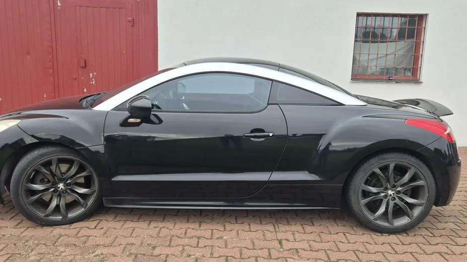 PEUGEOT RCZ -