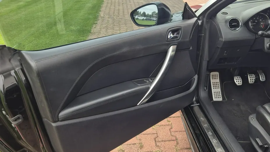 PEUGEOT RCZ -