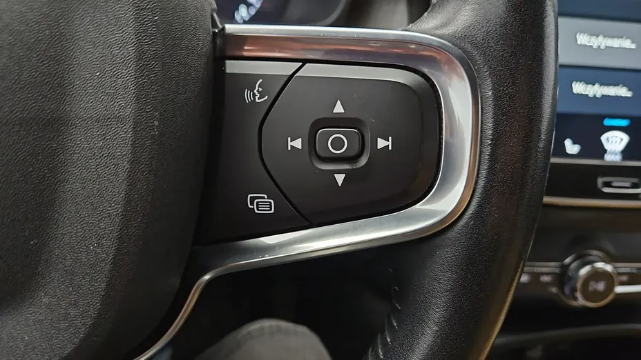 VOLVO XC40 -