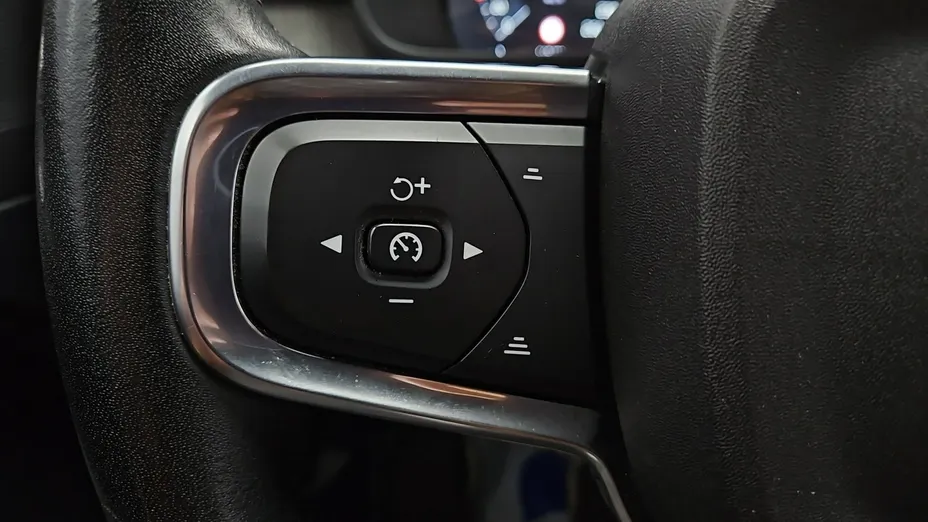 VOLVO XC40 -