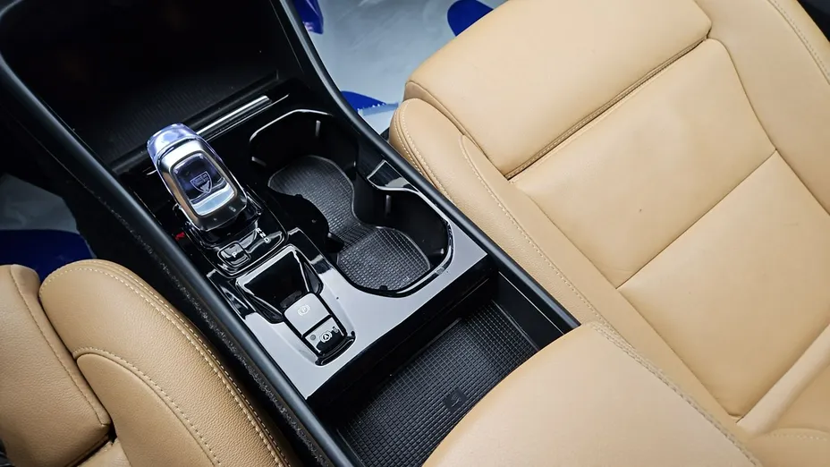 VOLVO XC40 -