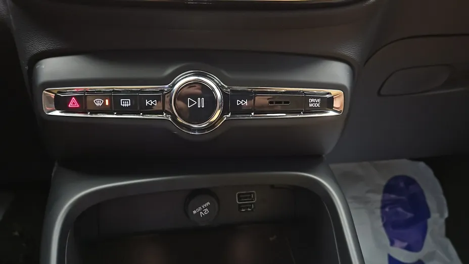 VOLVO XC40 -