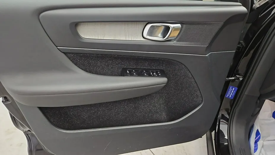 VOLVO XC40 -
