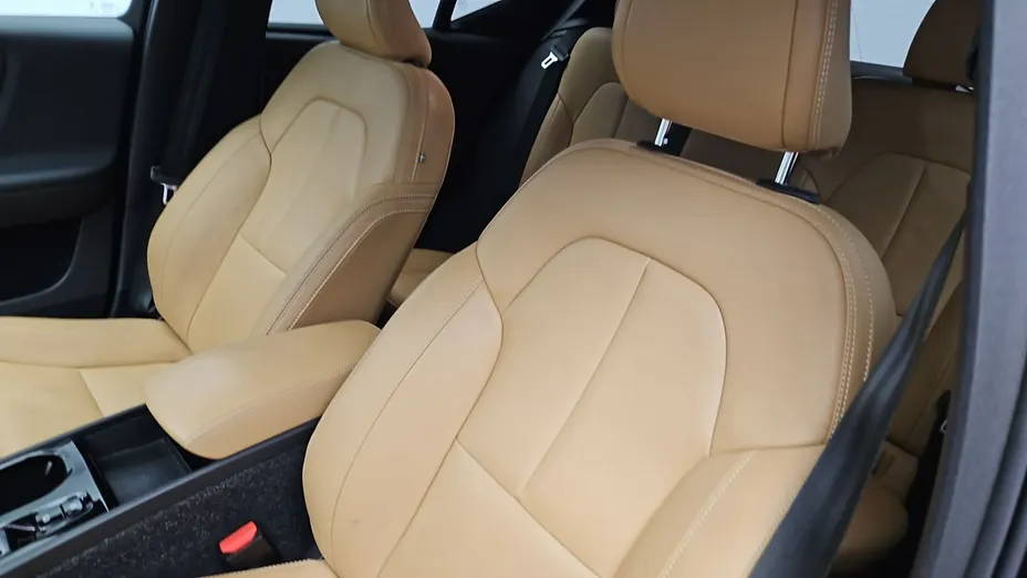 VOLVO XC40 -
