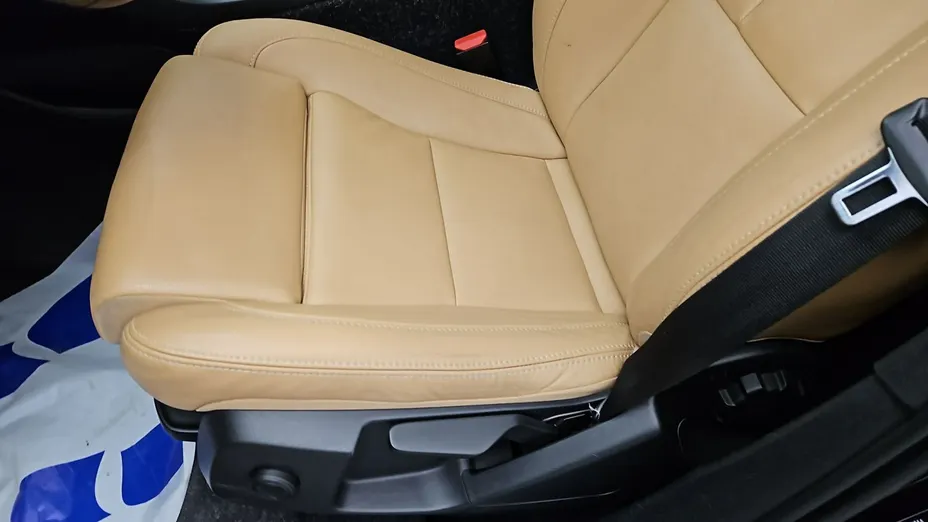 VOLVO XC40 -