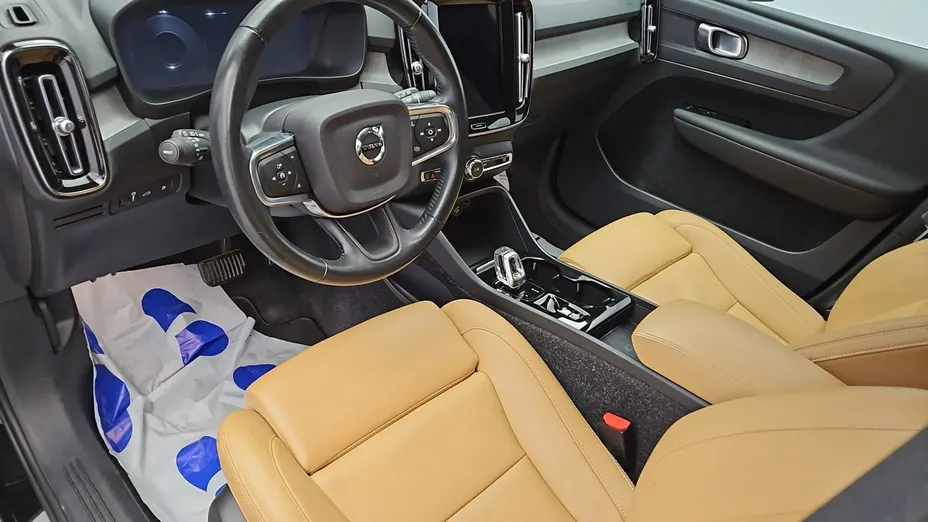 VOLVO XC40 -