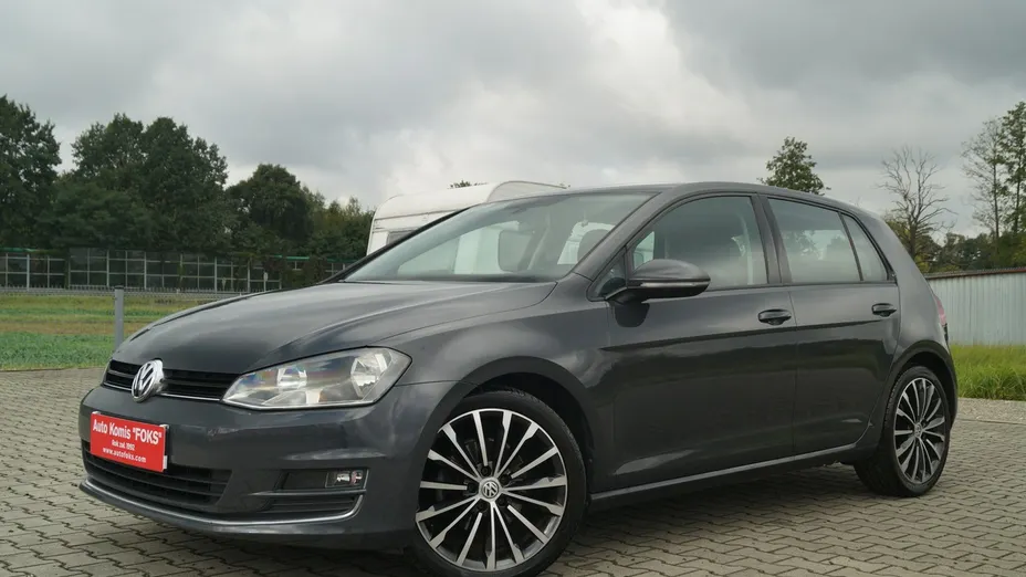 VOLKSWAGEN Golf -