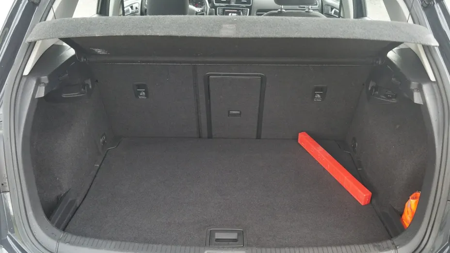 VOLKSWAGEN Golf -