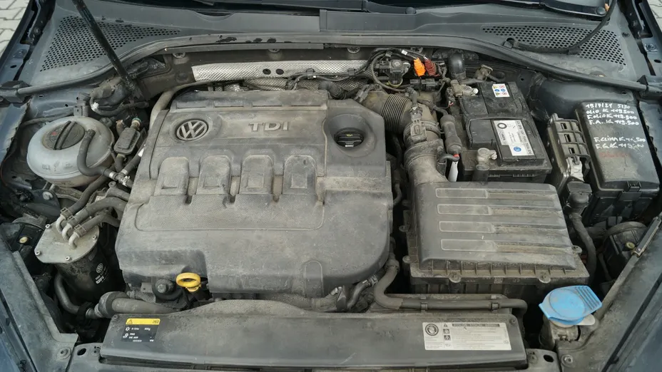 VOLKSWAGEN Golf -