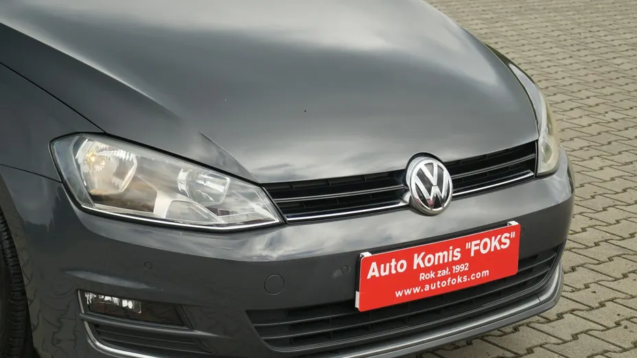 VOLKSWAGEN Golf -