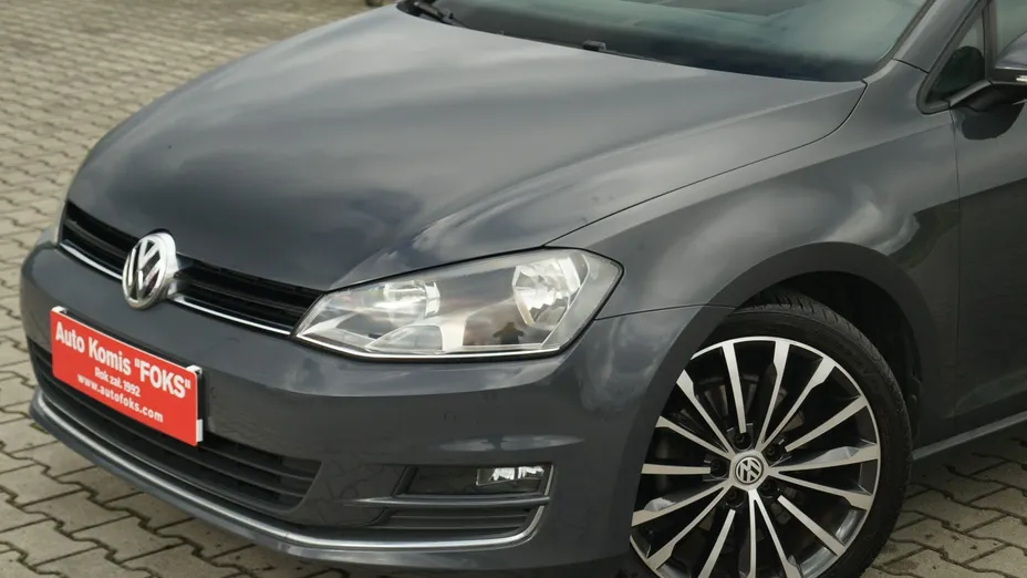 VOLKSWAGEN Golf -