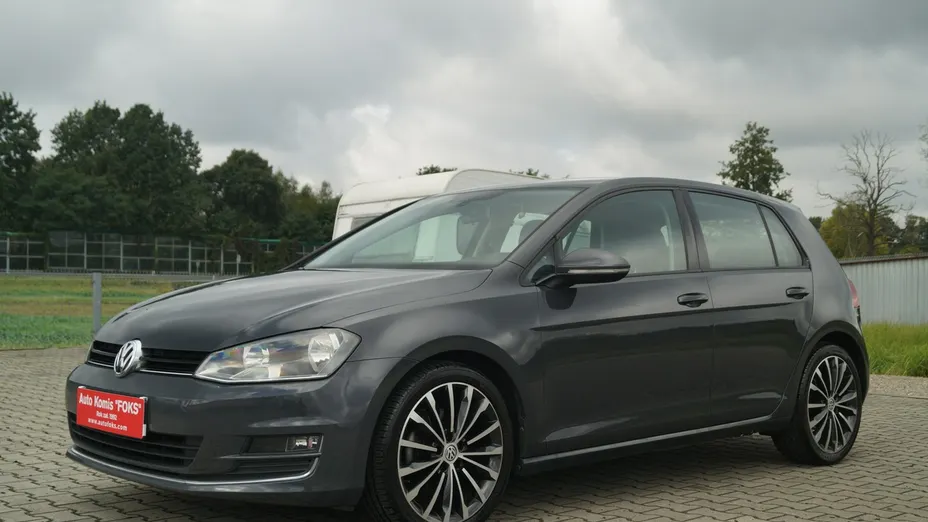 VOLKSWAGEN Golf -