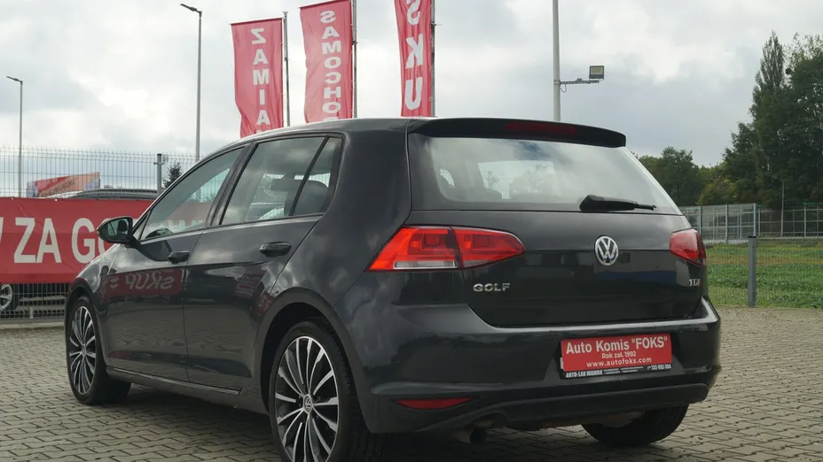 VOLKSWAGEN Golf -