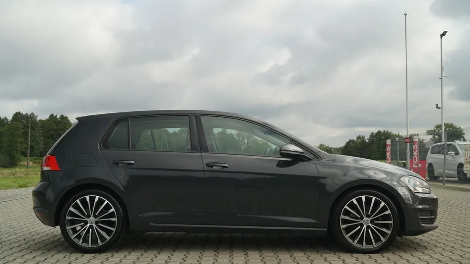 VOLKSWAGEN Golf -