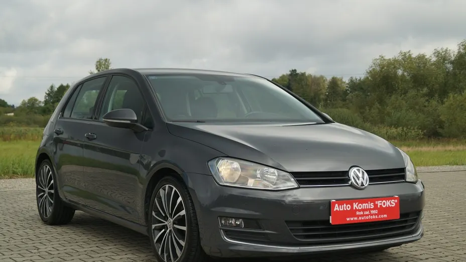 VOLKSWAGEN Golf -
