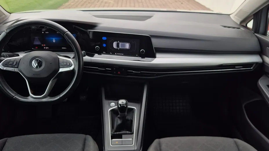 VOLKSWAGEN Golf -