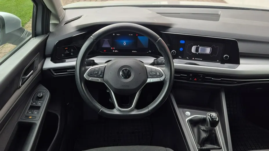 VOLKSWAGEN Golf -