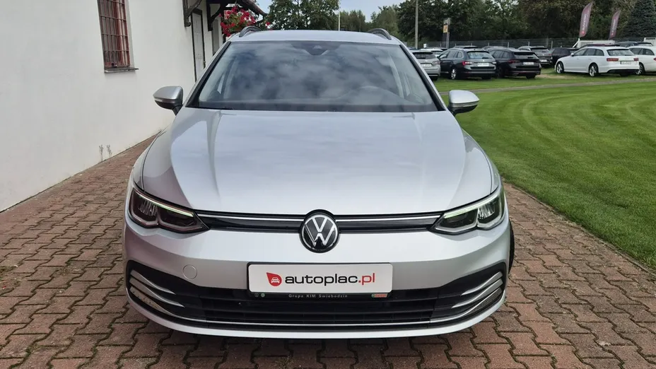 VOLKSWAGEN Golf -