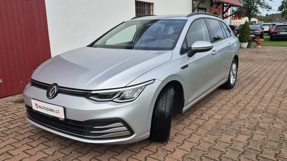 VOLKSWAGEN Golf -