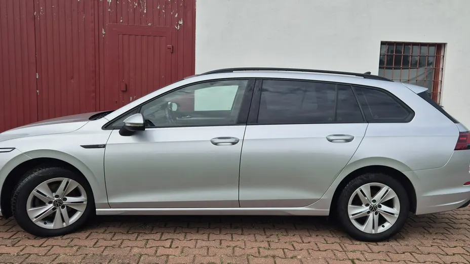 VOLKSWAGEN Golf -