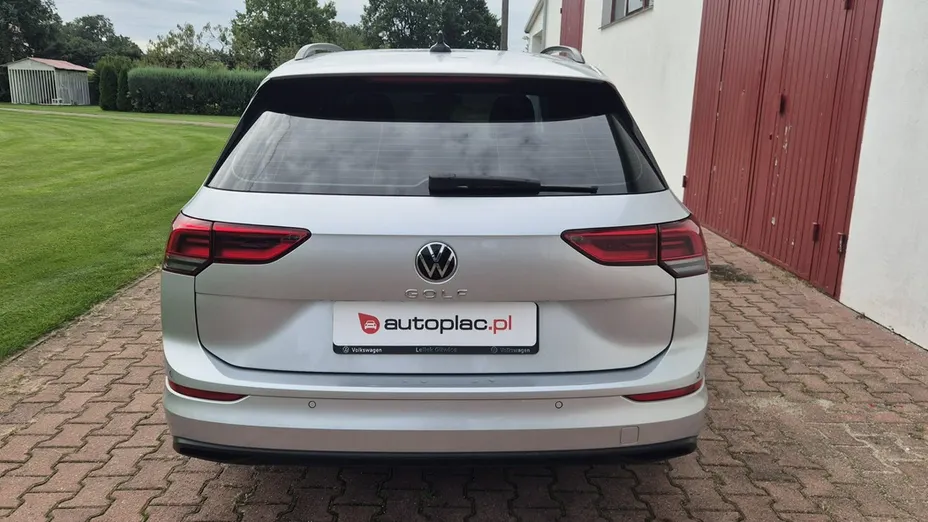 VOLKSWAGEN Golf -
