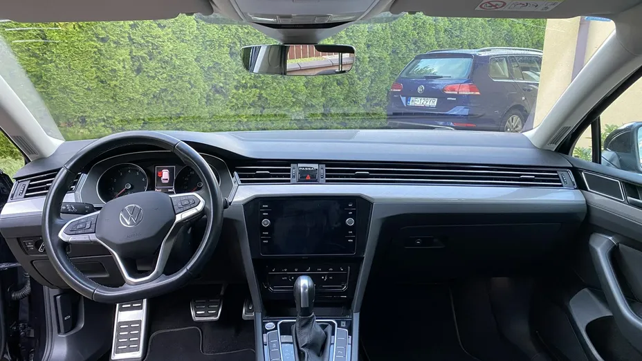 VOLKSWAGEN Passat -