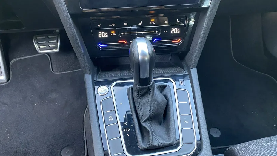 VOLKSWAGEN Passat -