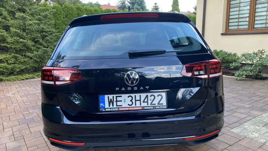 VOLKSWAGEN Passat -