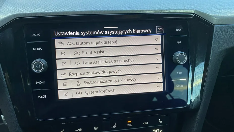 VOLKSWAGEN Passat -