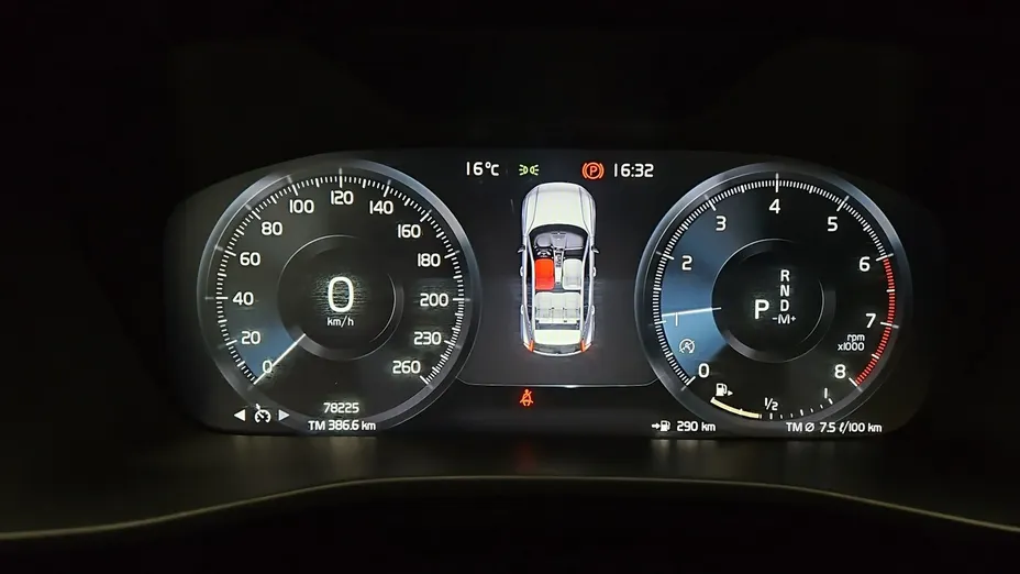 VOLVO XC40 -