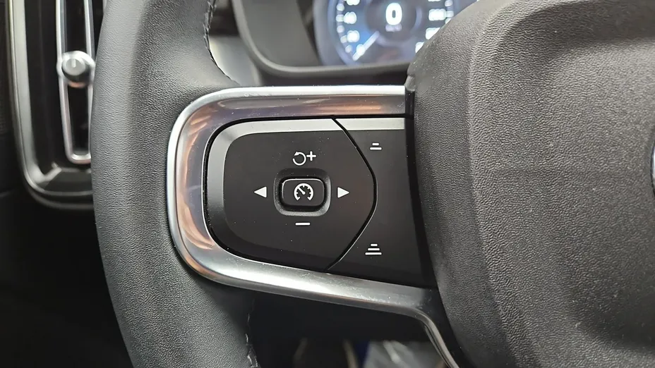 VOLVO XC40 -