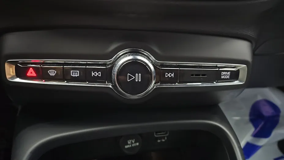 VOLVO XC40 -