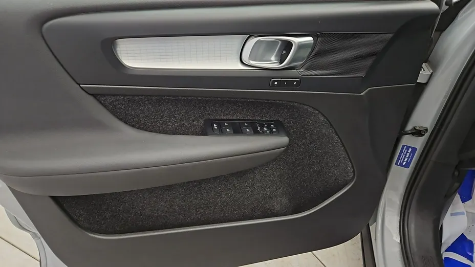 VOLVO XC40 -
