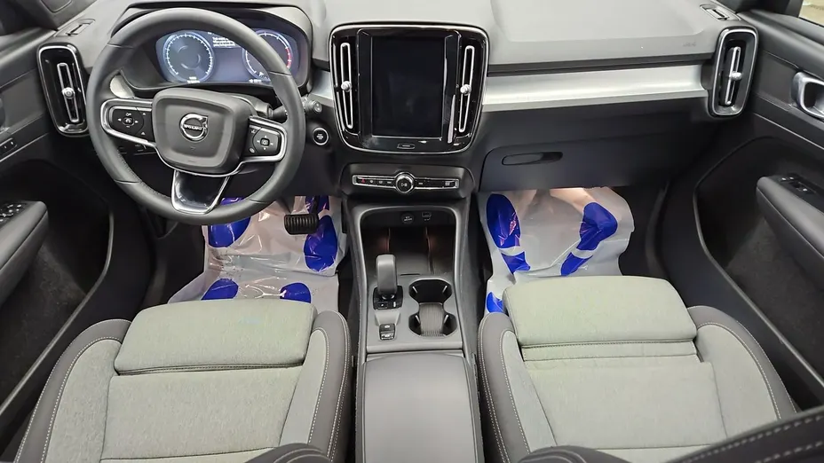 VOLVO XC40 -