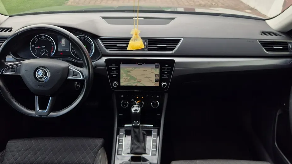 SKODA Superb -