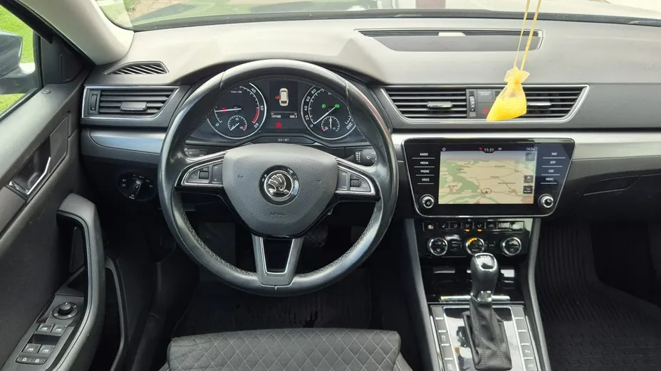 SKODA Superb -