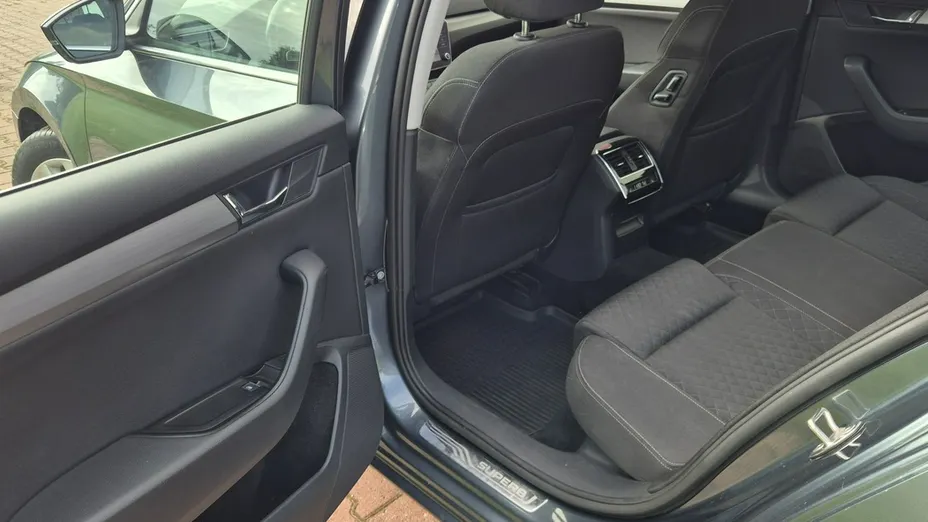 SKODA Superb -