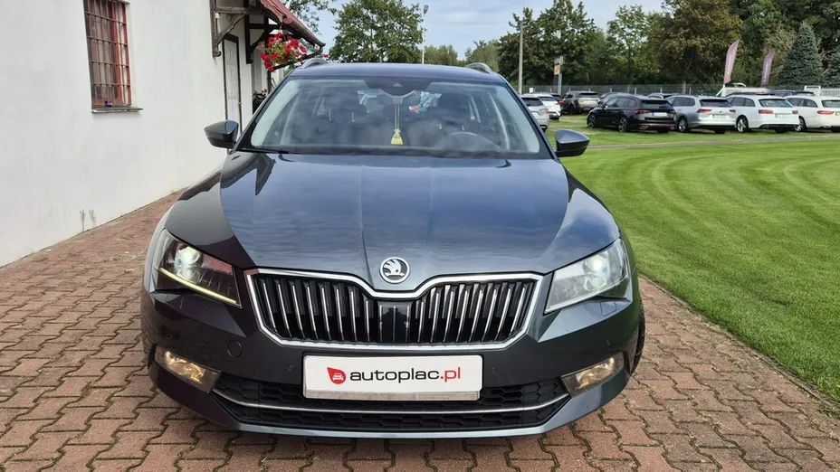 SKODA Superb -
