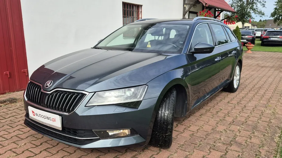 SKODA Superb -