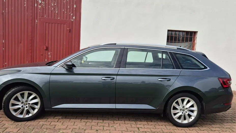 SKODA Superb -