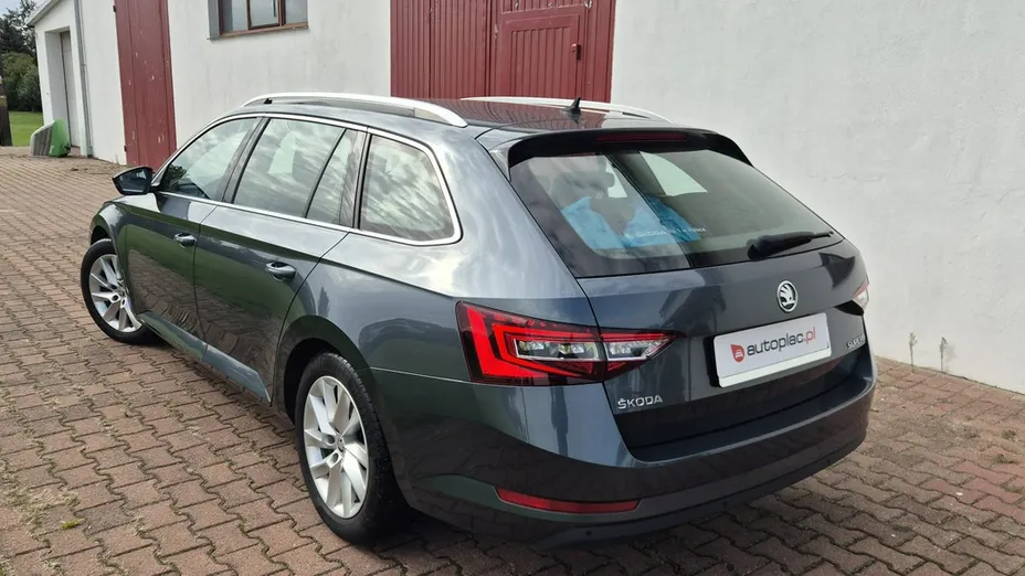 SKODA Superb -